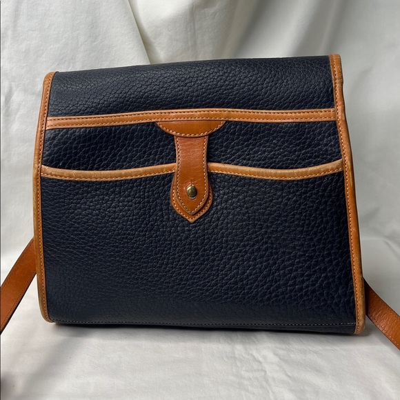 DOONEY & BOURKE VINTAGE R25 MEDIUM ESSEX AWL SHOULDER BAG IN NAVY & TAN - Picture 4 of 16